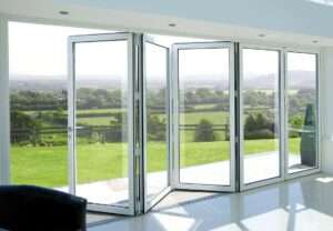 the glass door is made of folding glass and its frames are aluminum and white in color کارخانه تولید شیشه سکوریت کامادر